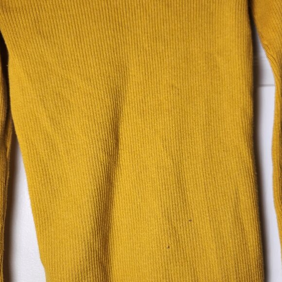 Cozy Yellow Turtleneck Sweater - Picture 3 of 12